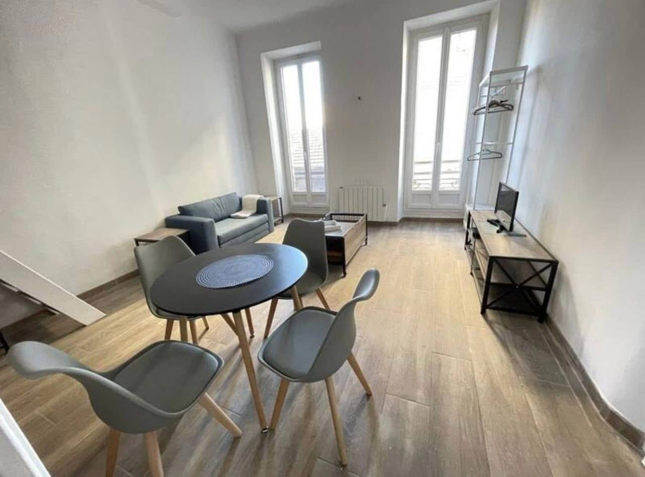 Studio meublé lumineux – Centre-ville - Image 2